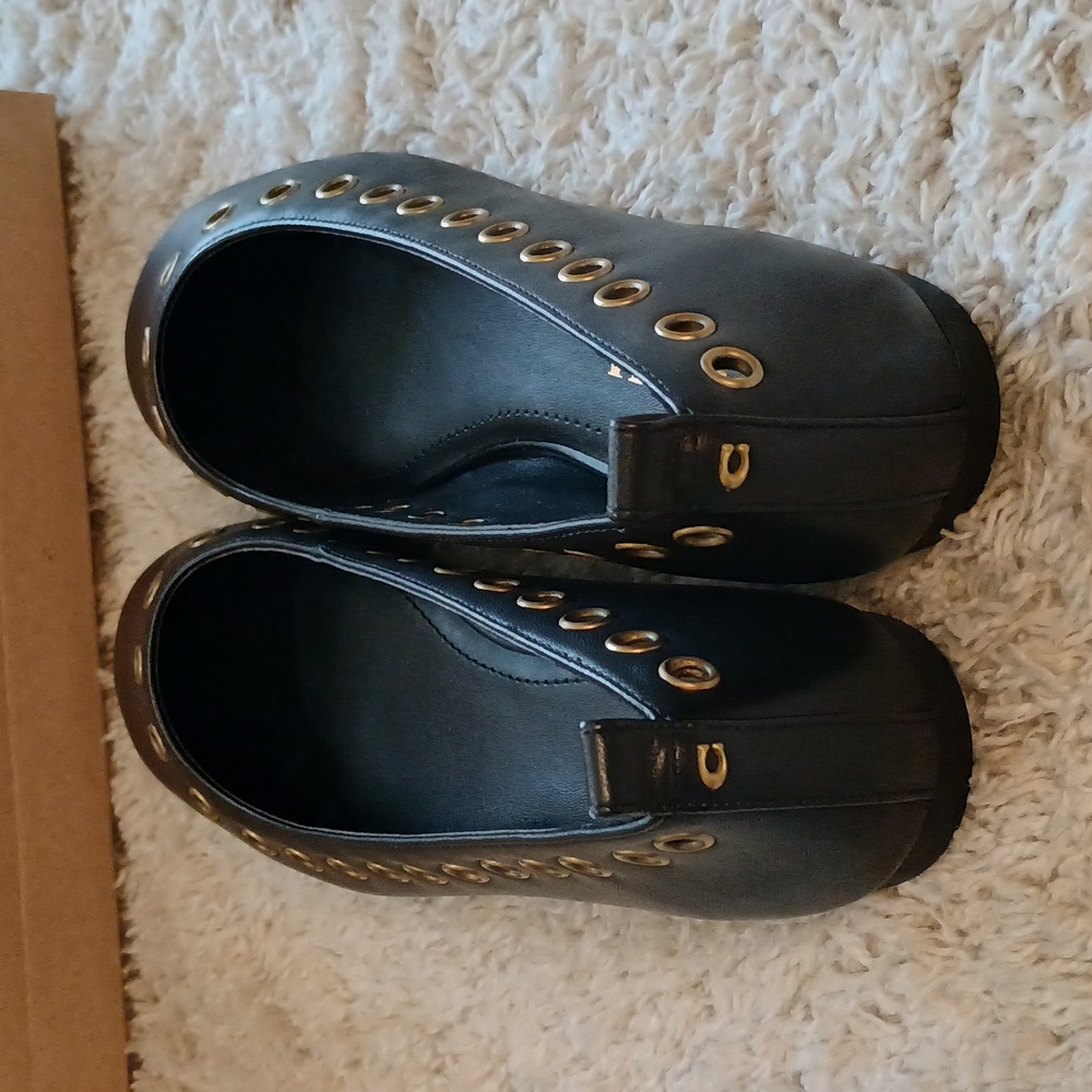 ๐ Coach Black Genuine Leather Grommet Flats - Picture 6 of 9